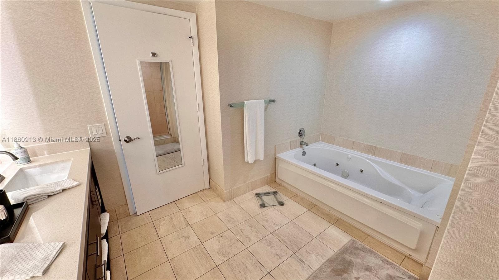 Ocean Point Beach Club Co, Sunny Isles Beach, FL — 32