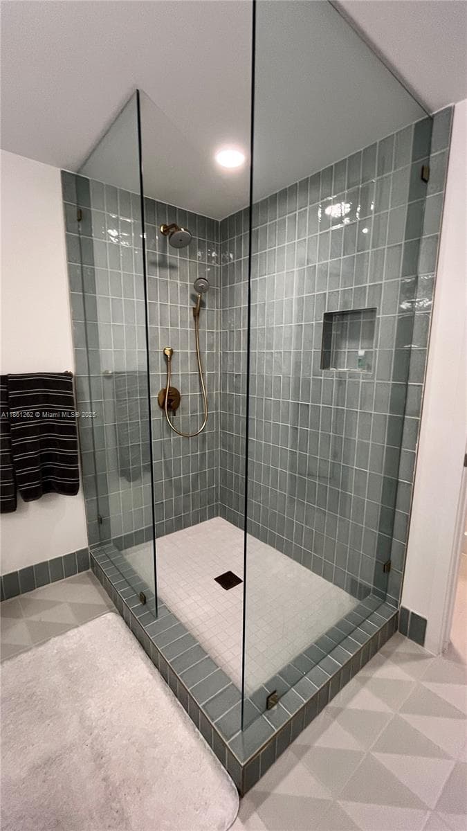 159 NE 6th St # 4605, Miami FL 33132 — 17
