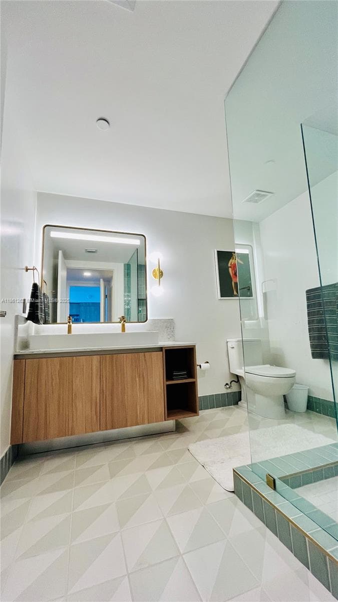 159 NE 6th St # 4605, Miami FL 33132 — 16
