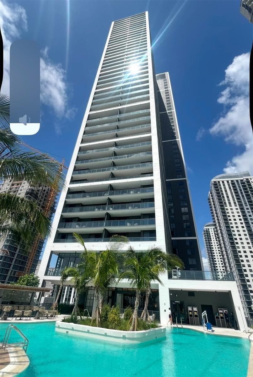 159 NE 6th St # 4605, Miami FL 33132 — 24