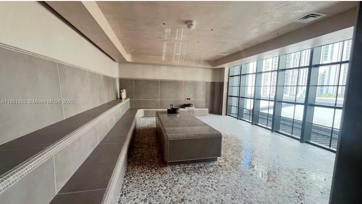 159 NE 6th St # 4605, Miami FL 33132 — 34