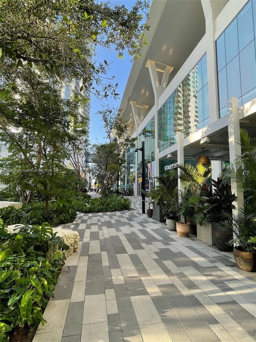 159 NE 6th St # 4605, Miami FL 33132 — 37