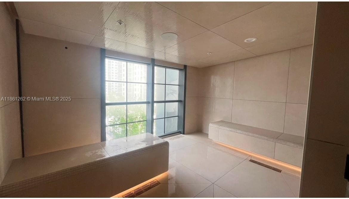 159 NE 6th St # 4605, Miami FL 33132 — 29