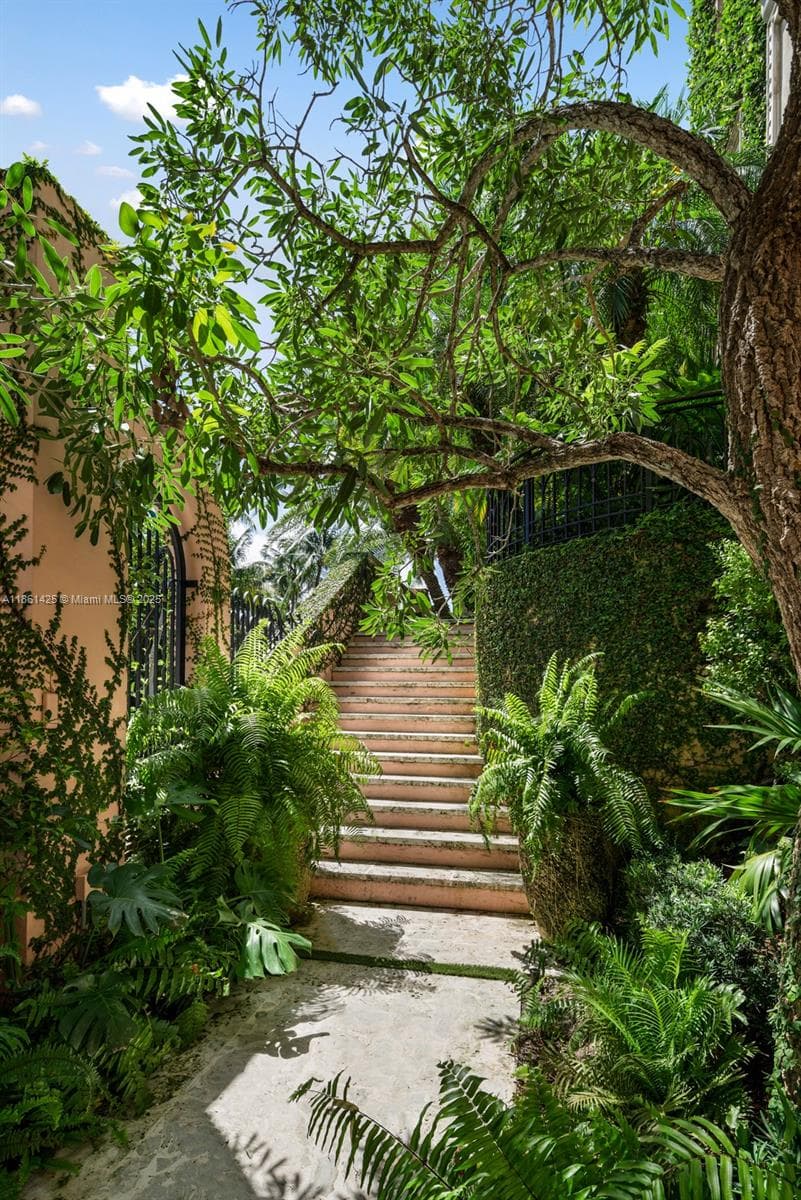 1840 S Bayshore Ln, Miami FL 33133 — 61