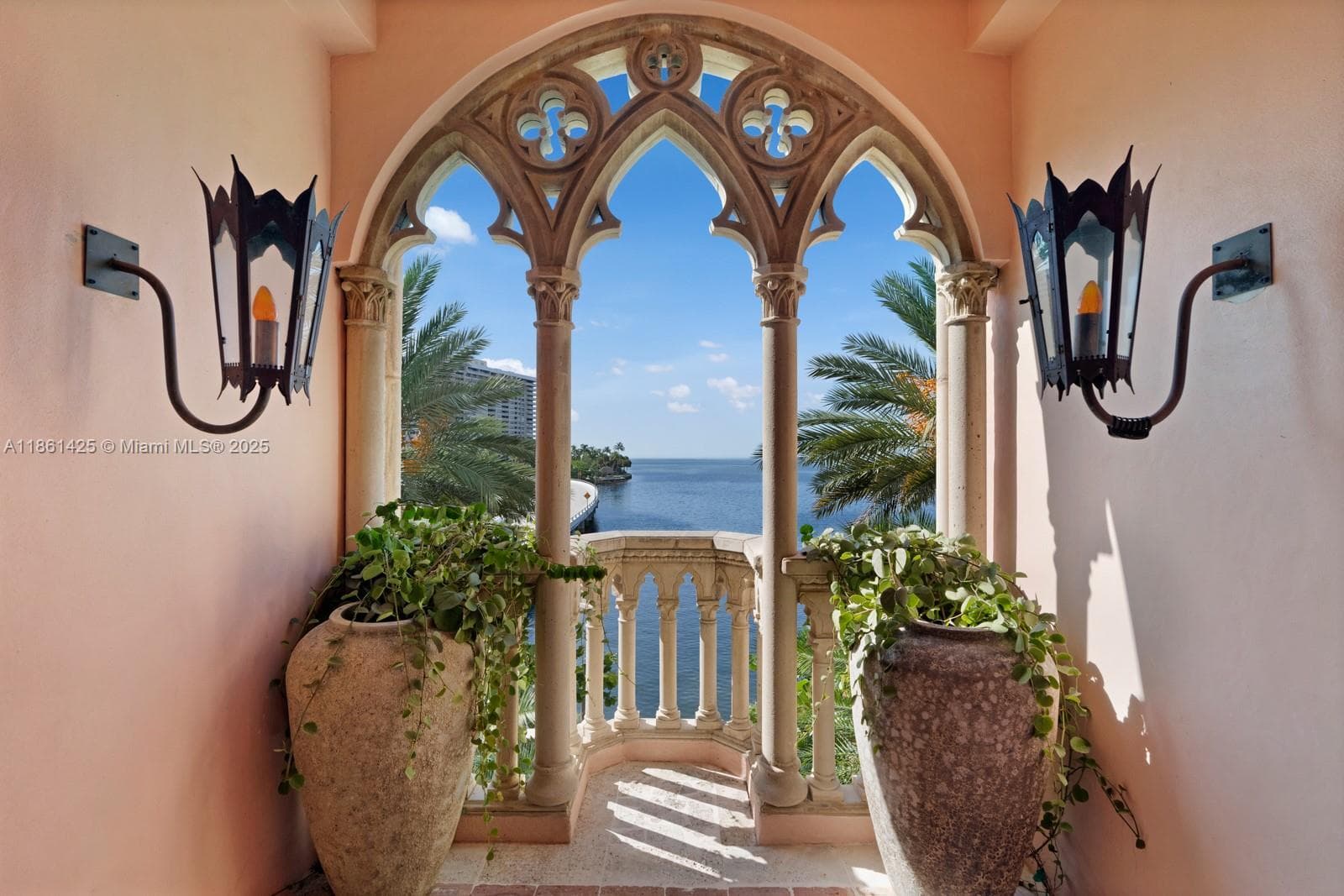 1840 S Bayshore Ln, Miami FL 33133 — 33