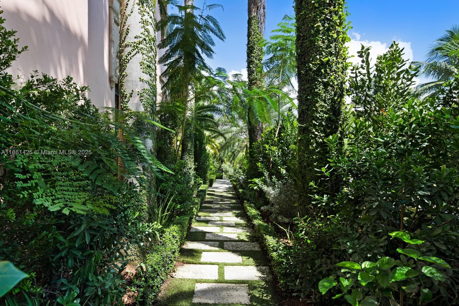 1840 S Bayshore Ln, Miami FL 33133 — 58