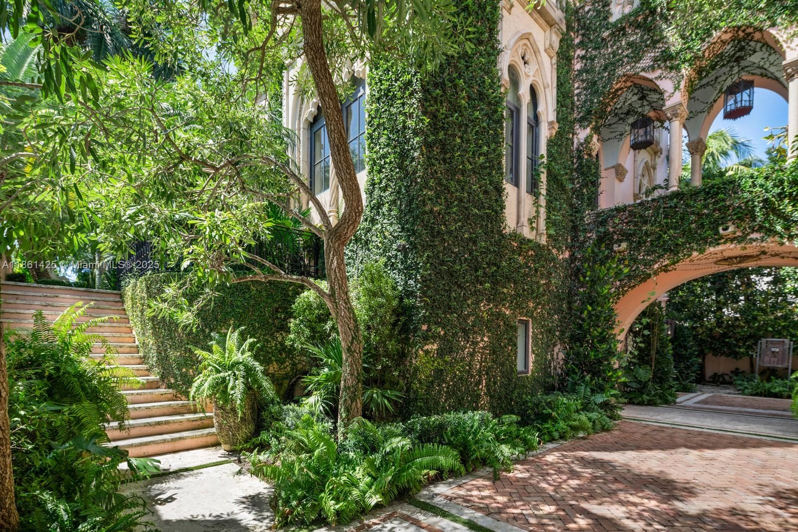 1840 S Bayshore Ln, Miami FL 33133 — 60
