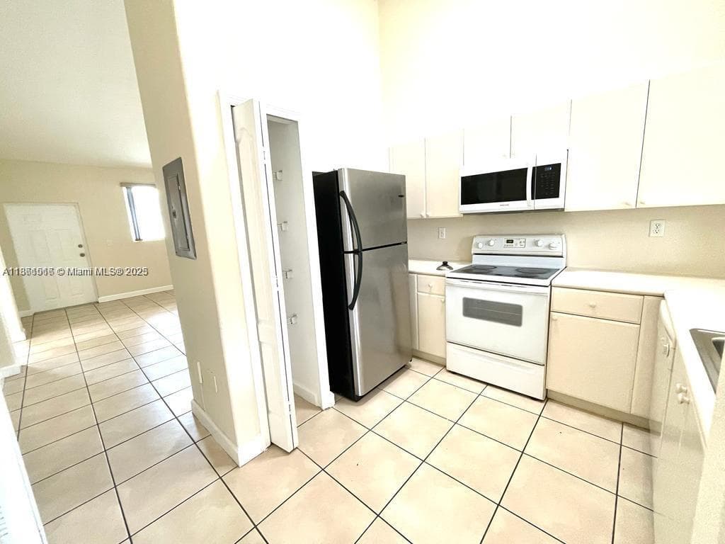 1660 SE 29th St # 200, Homestead FL 33035 — 6