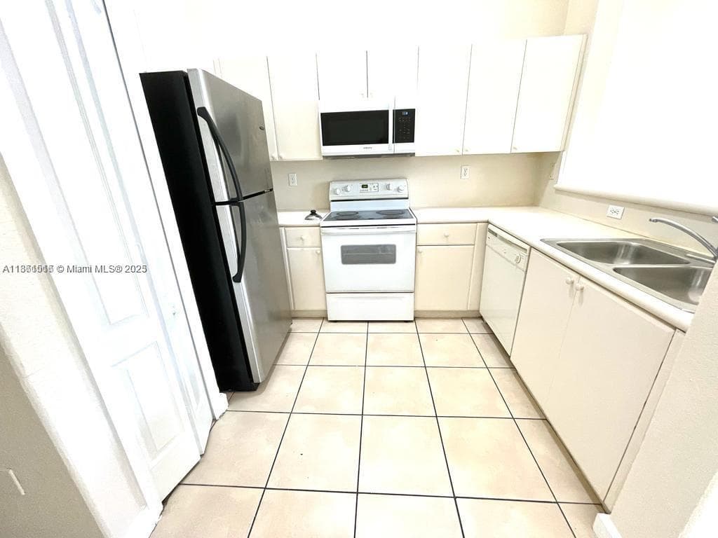 1660 SE 29th St # 200, Homestead FL 33035 — 3