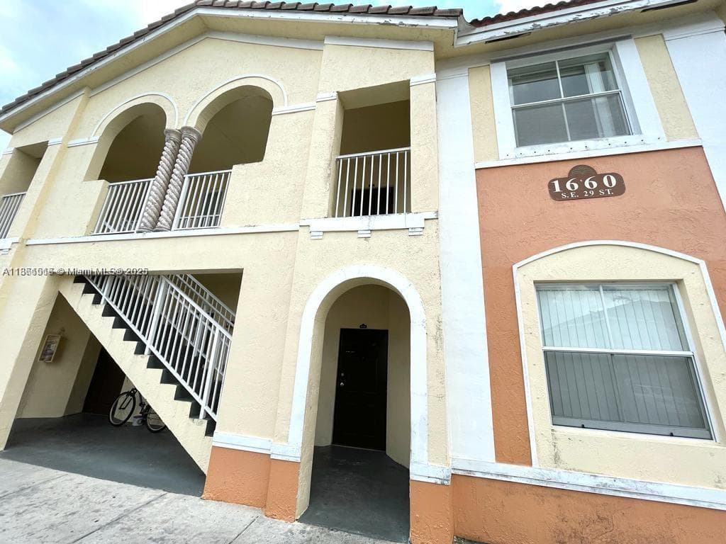 1660 SE 29th St # 200, Homestead FL 33035 — 1