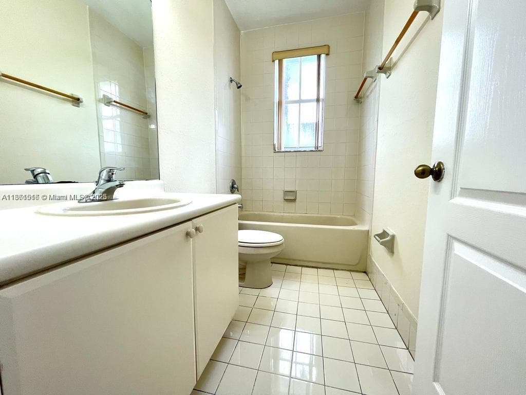 1660 SE 29th St # 200, Homestead FL 33035 — 18