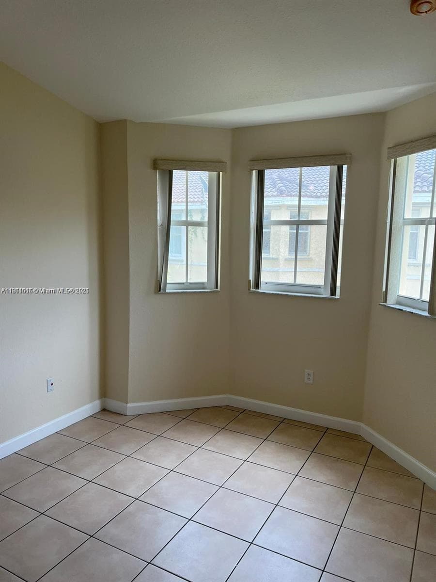 1660 SE 29th St # 200, Homestead FL 33035 — 35