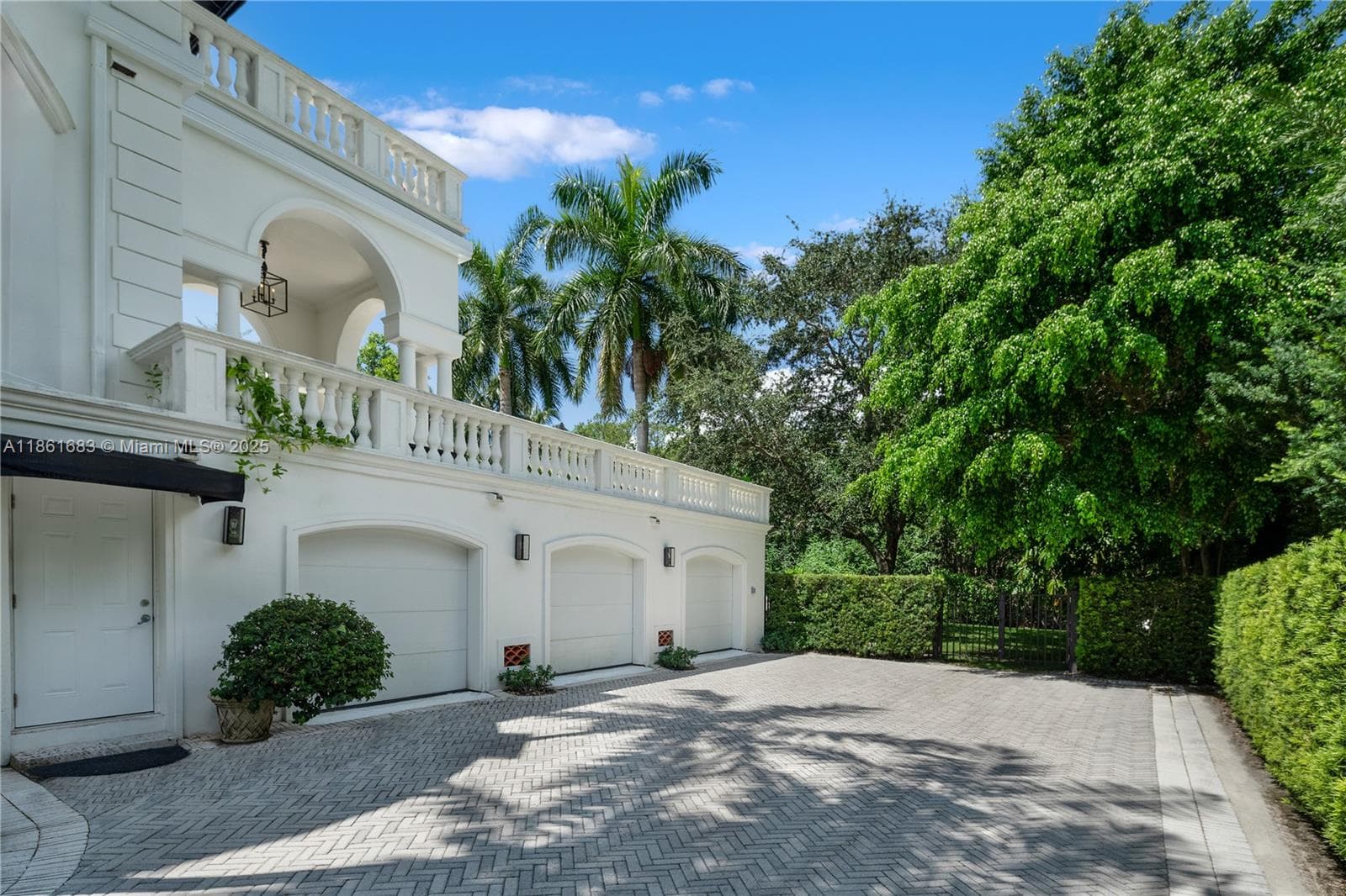 26 Tahiti Beach Island Rd, Coral Gables FL 33143 — 45
