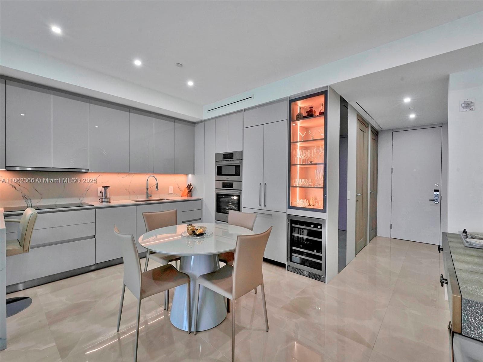 Bal Harbour Center Condo, Bal Harbour, FL — 9