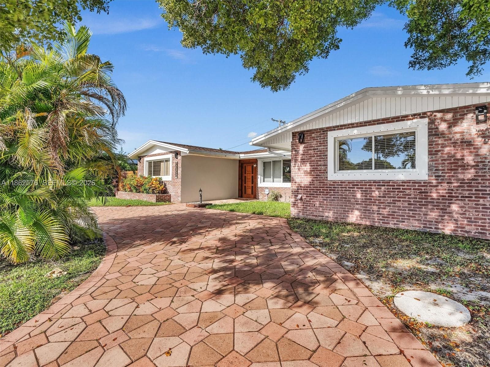 20350 Highland Lakes Blvd, Miami FL 33179 — 2