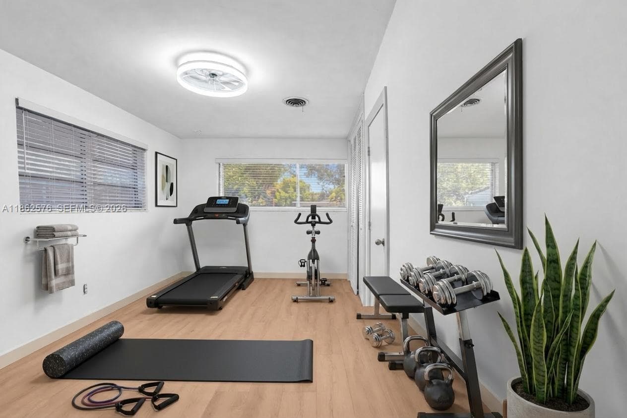 20350 Highland Lakes Blvd, Miami FL 33179 — 47