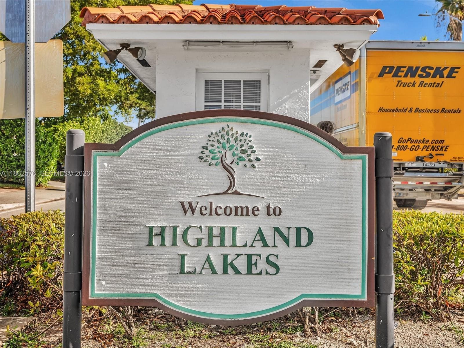 20350 Highland Lakes Blvd, Miami FL 33179 — 53