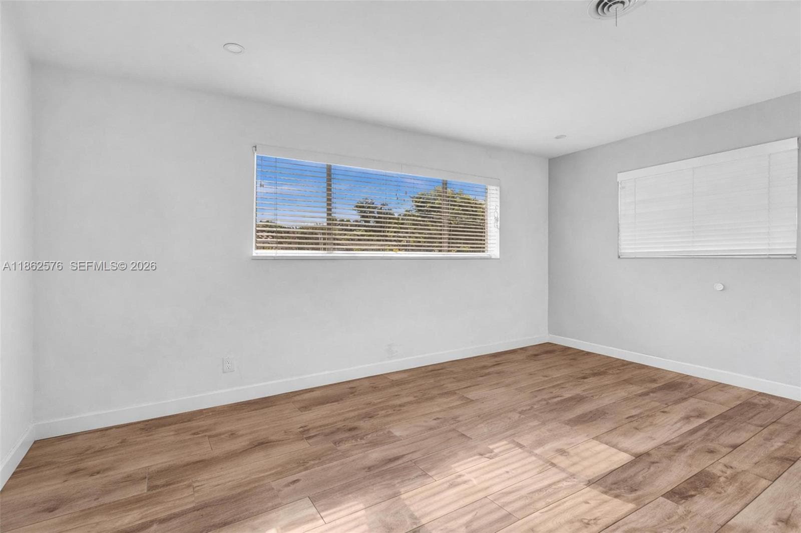 20350 Highland Lakes Blvd, Miami FL 33179 — 36