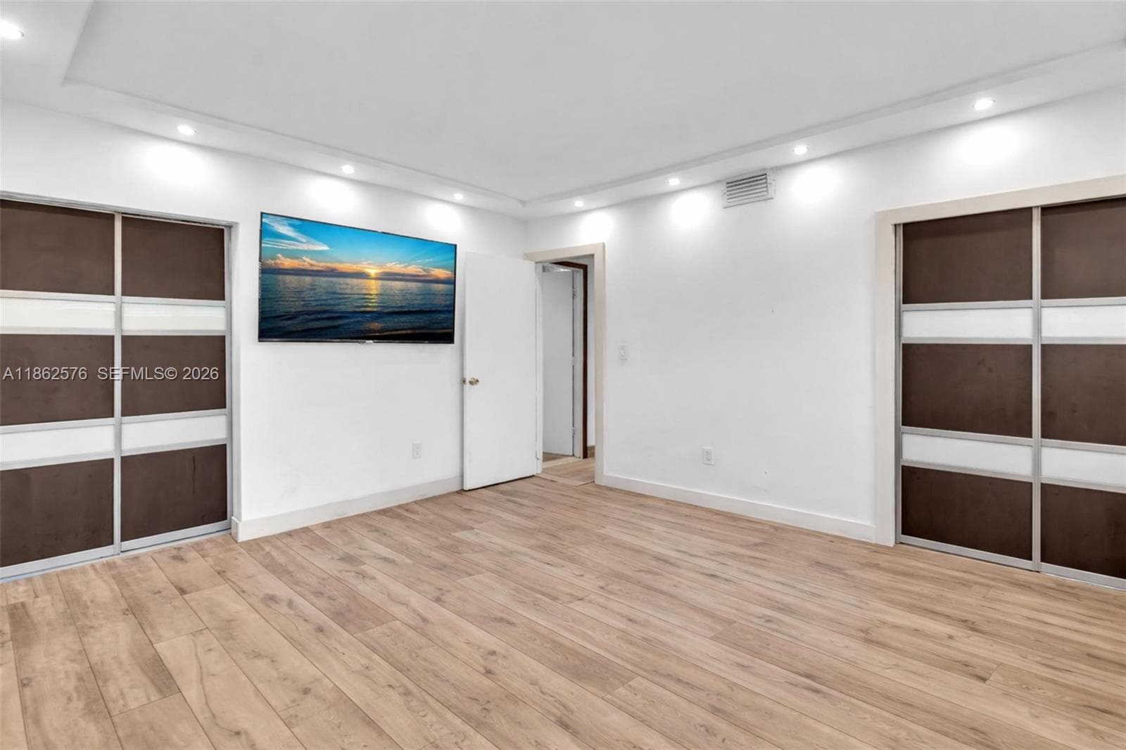 20350 Highland Lakes Blvd, Miami FL 33179 — 32