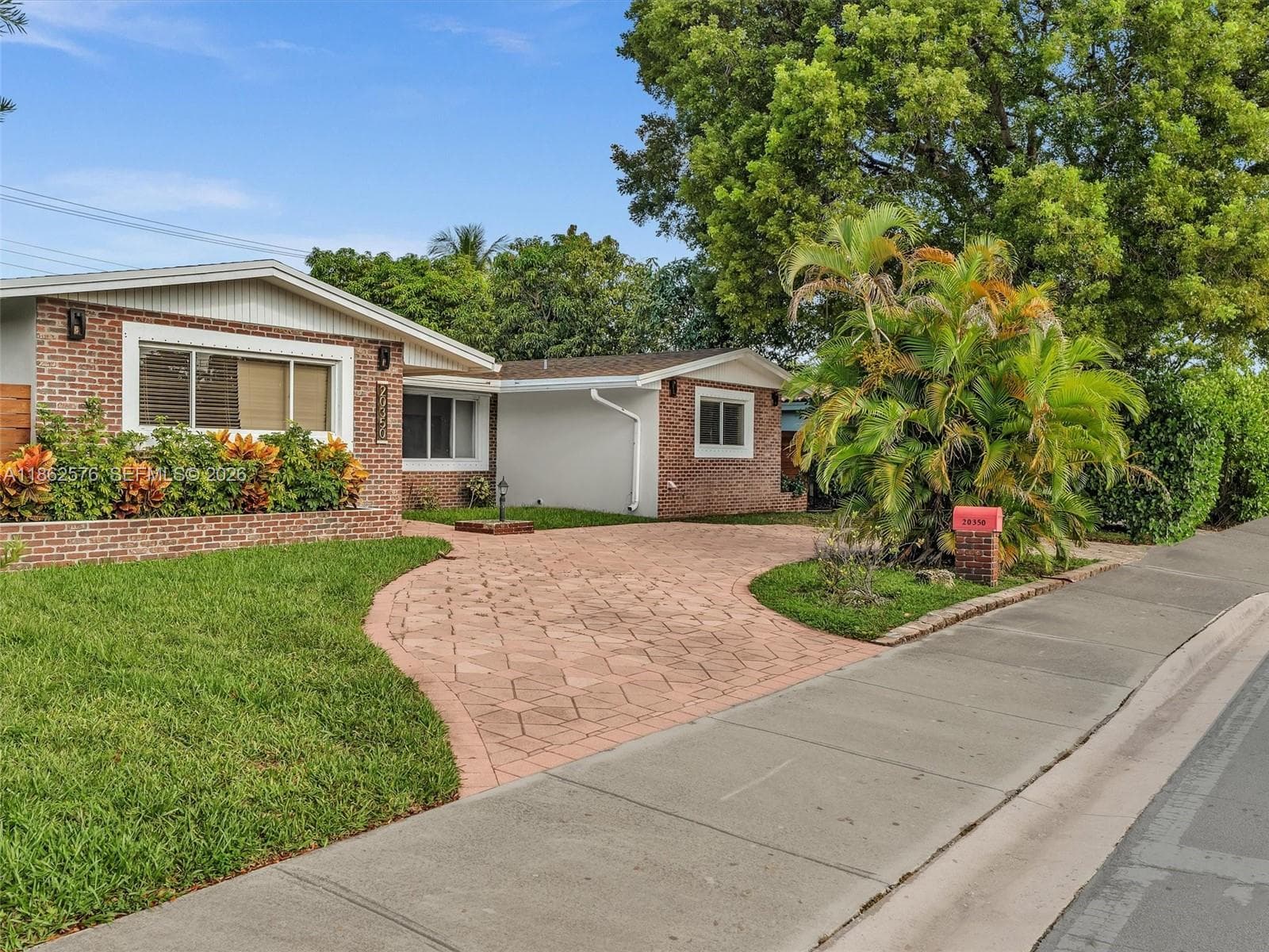 20350 Highland Lakes Blvd, Miami FL 33179 — 1