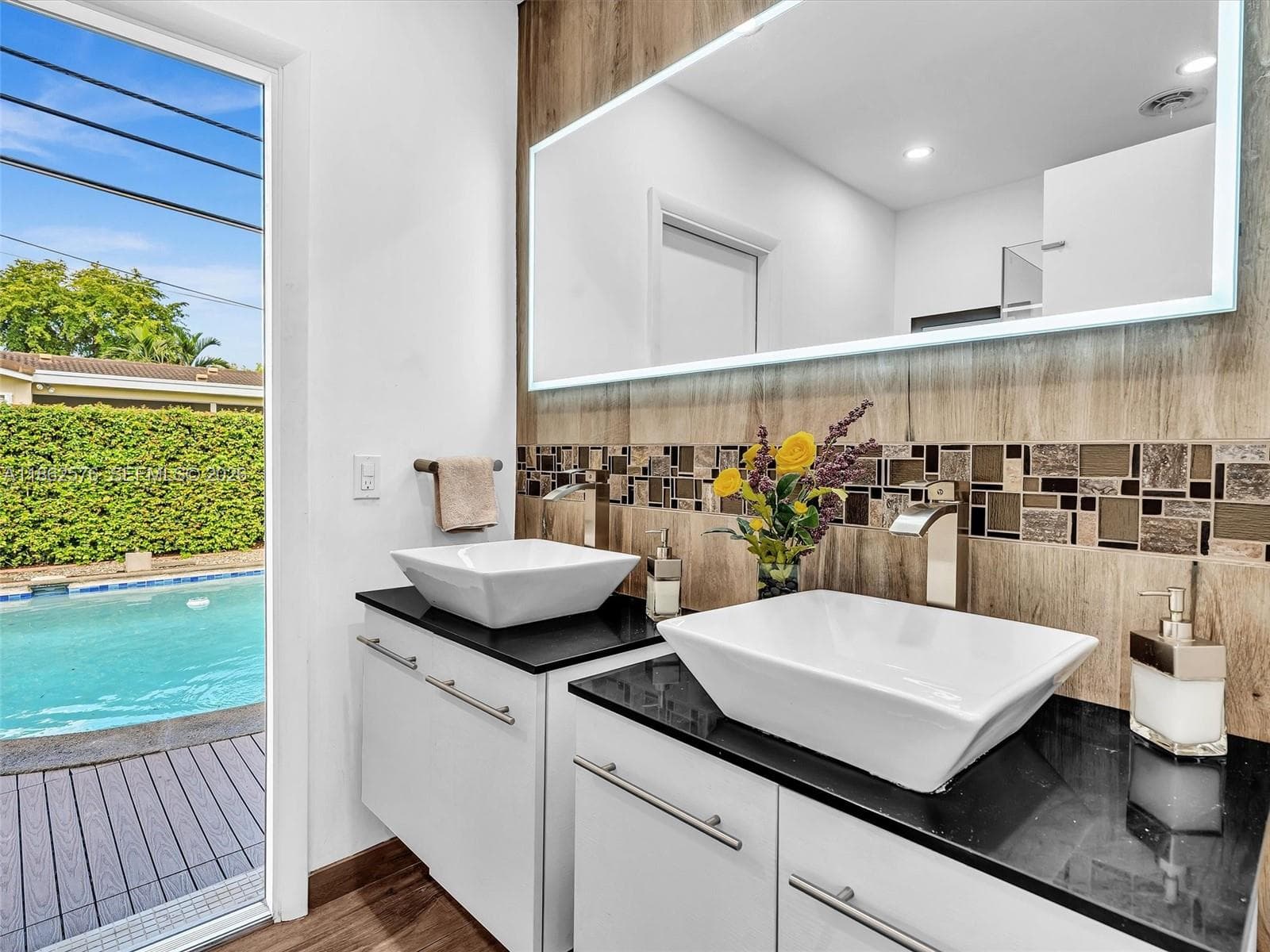 20350 Highland Lakes Blvd, Miami FL 33179 — 24