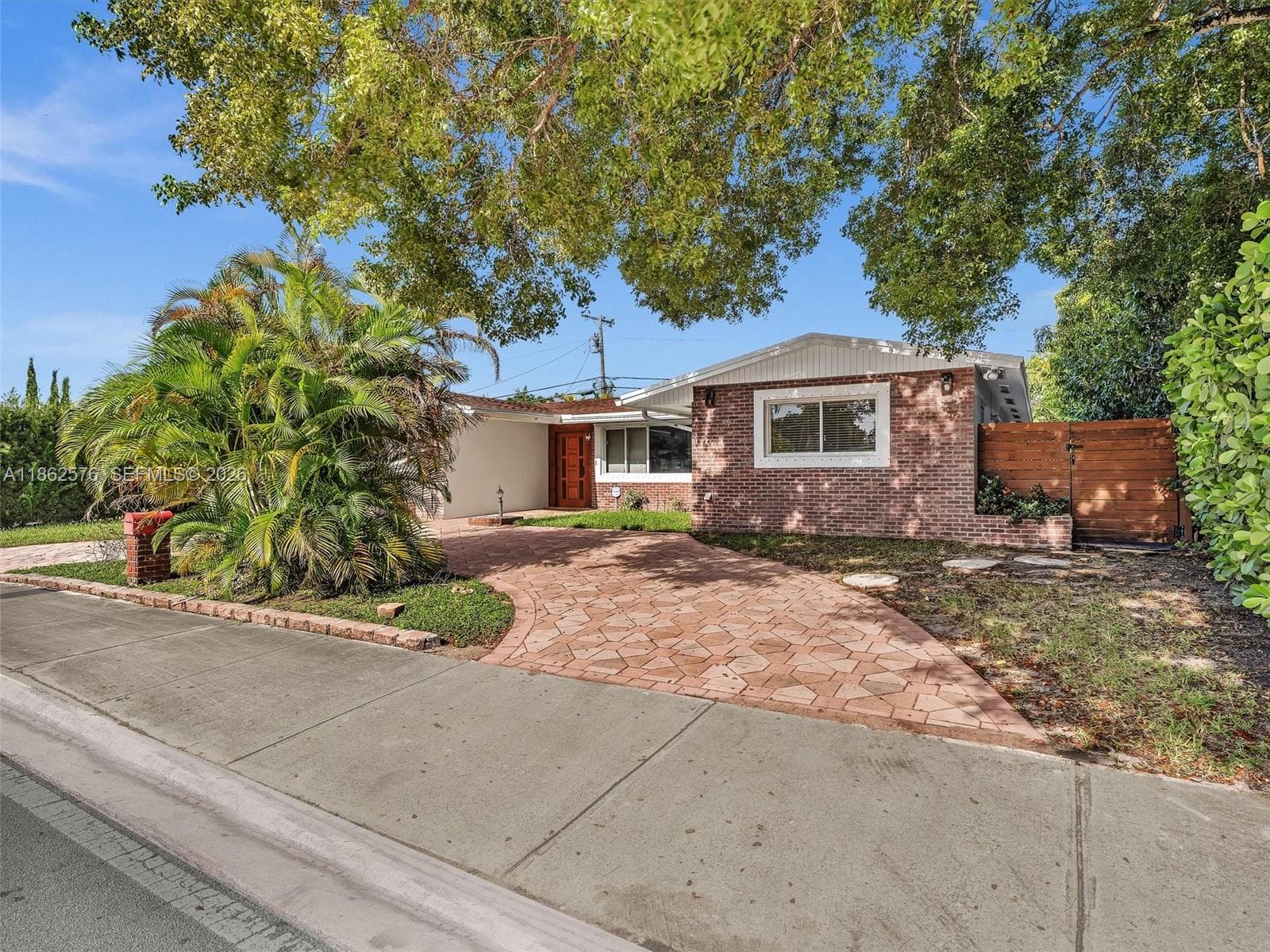 20350 Highland Lakes Blvd, Miami FL 33179 — 55