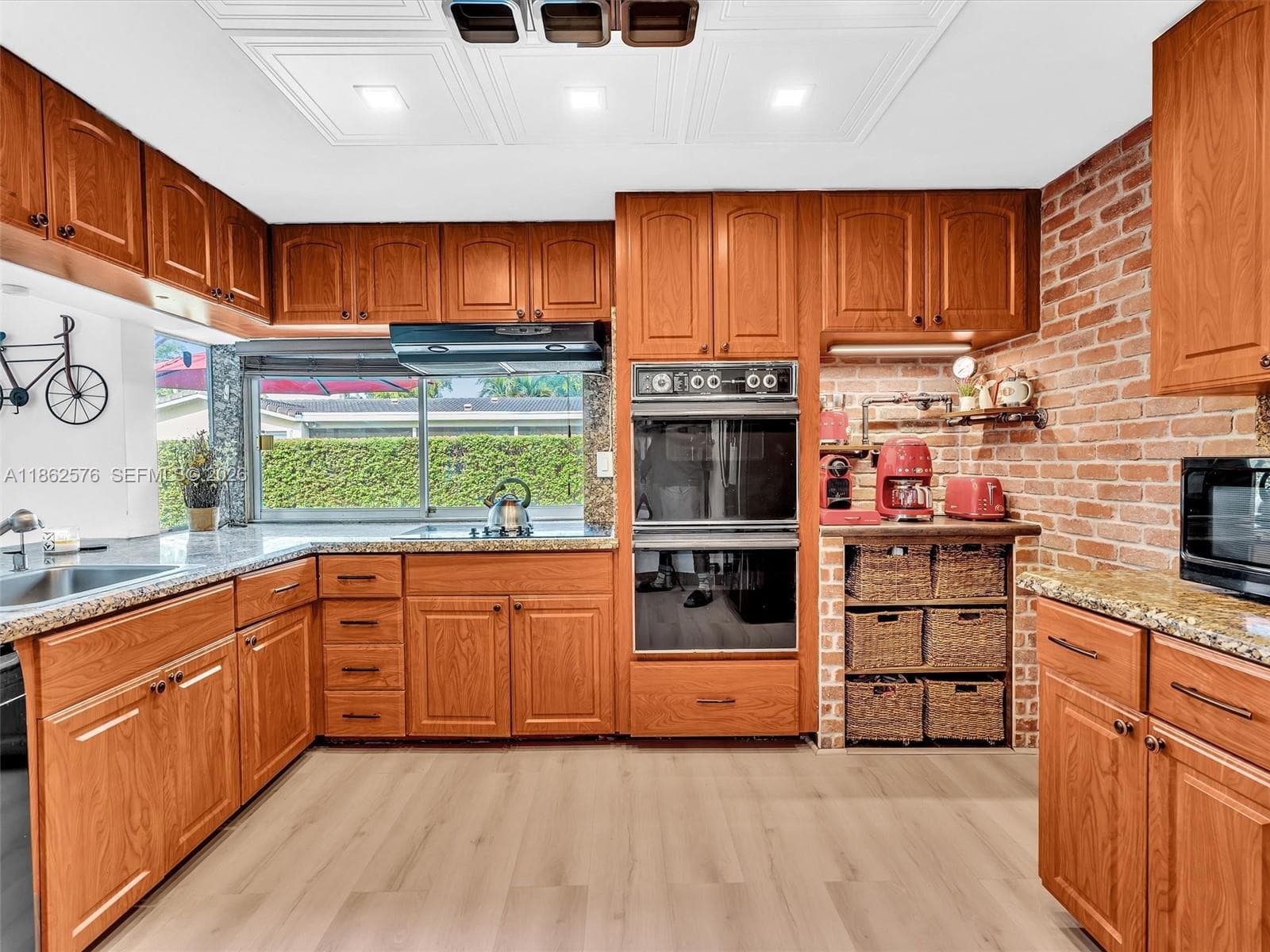 20350 Highland Lakes Blvd, Miami FL 33179 — 8
