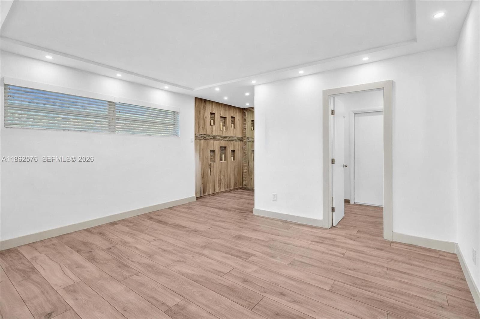 20350 Highland Lakes Blvd, Miami FL 33179 — 21