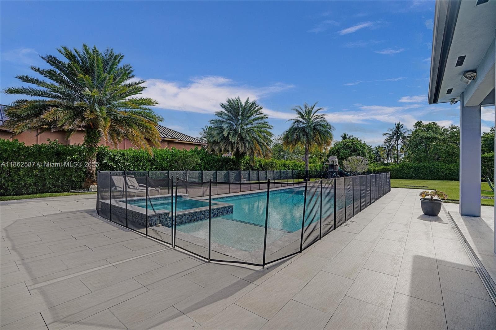 411 NW 125th Ave, Miami FL 33182 — 27