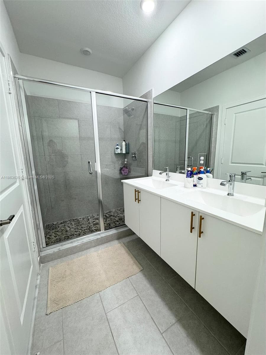 4867 NW 84th Ave, Doral FL 33166 — 12