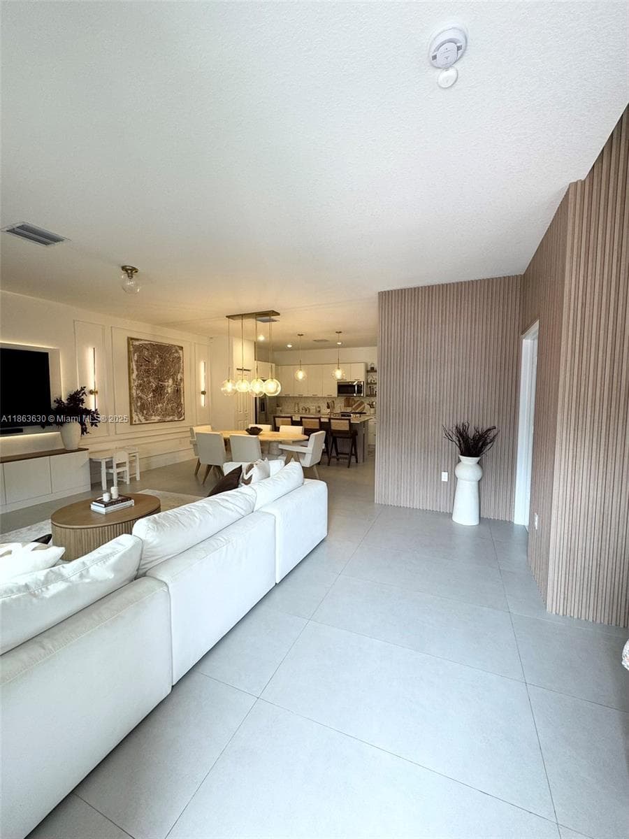 4867 NW 84th Ave, Doral FL 33166 — 7