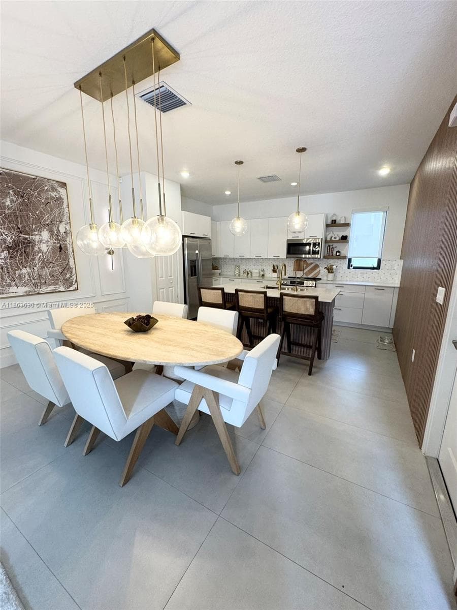 4867 NW 84th Ave, Doral FL 33166 — 3