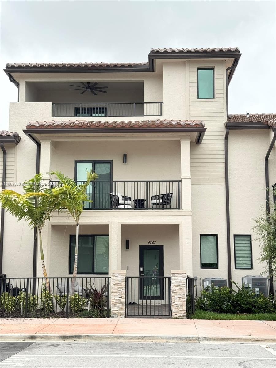 4867 NW 84th Ave, Doral FL 33166 — 1