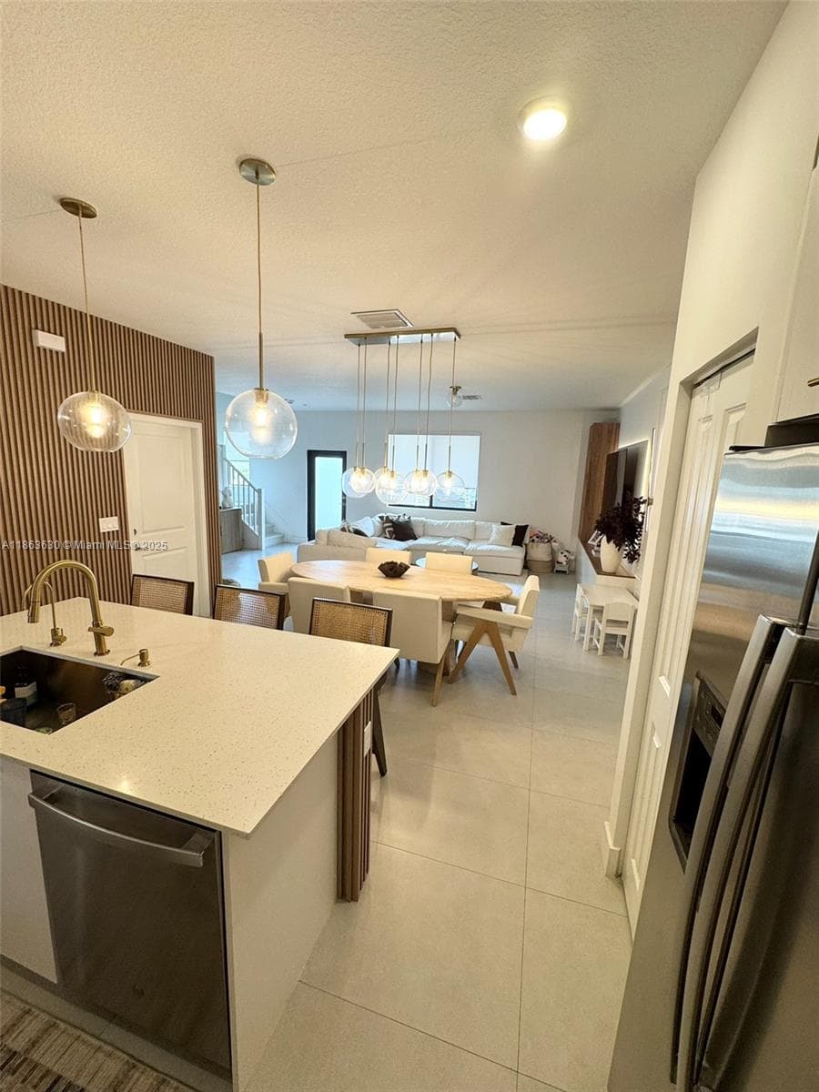 4867 NW 84th Ave, Doral FL 33166 — 5