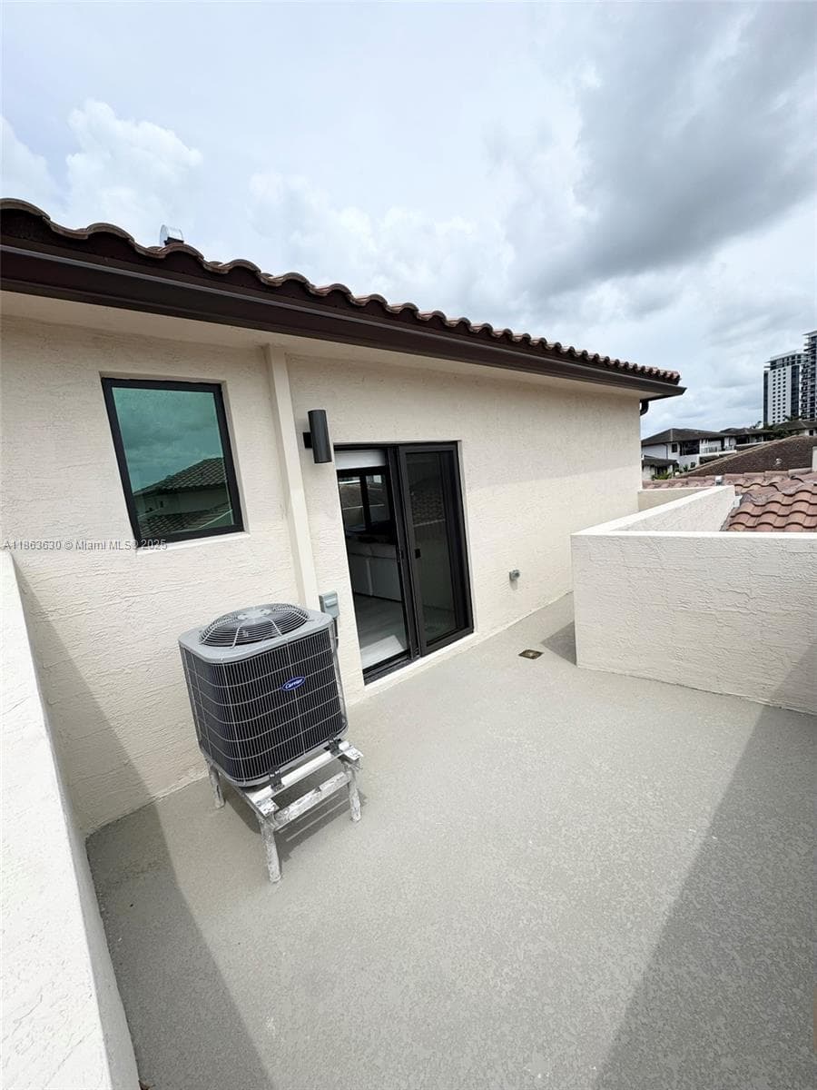 4867 NW 84th Ave, Doral FL 33166 — 21