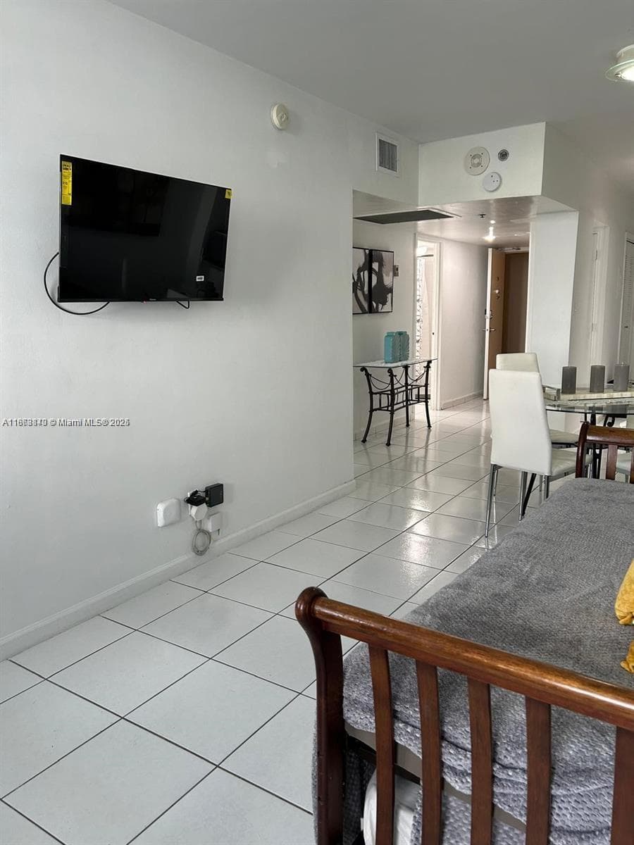 100 Lincoln Rd # 437, Miami Beach FL 33139 — 9