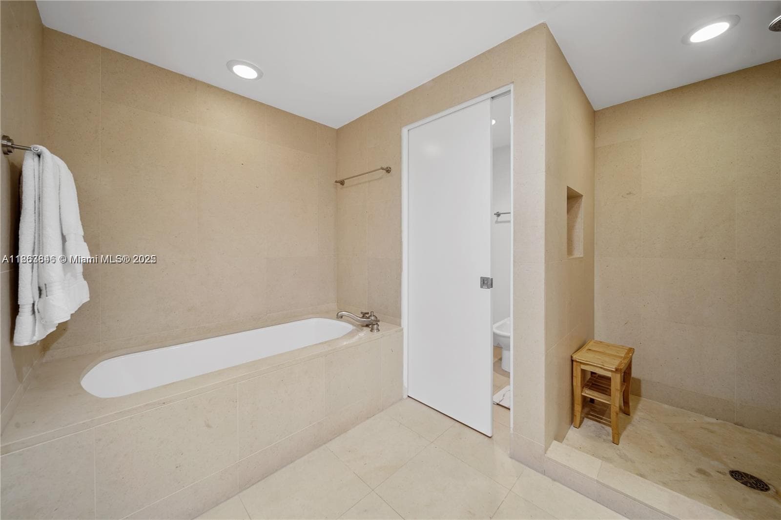 6899 Collins Ave # 808, Miami Beach FL 33141 — 25