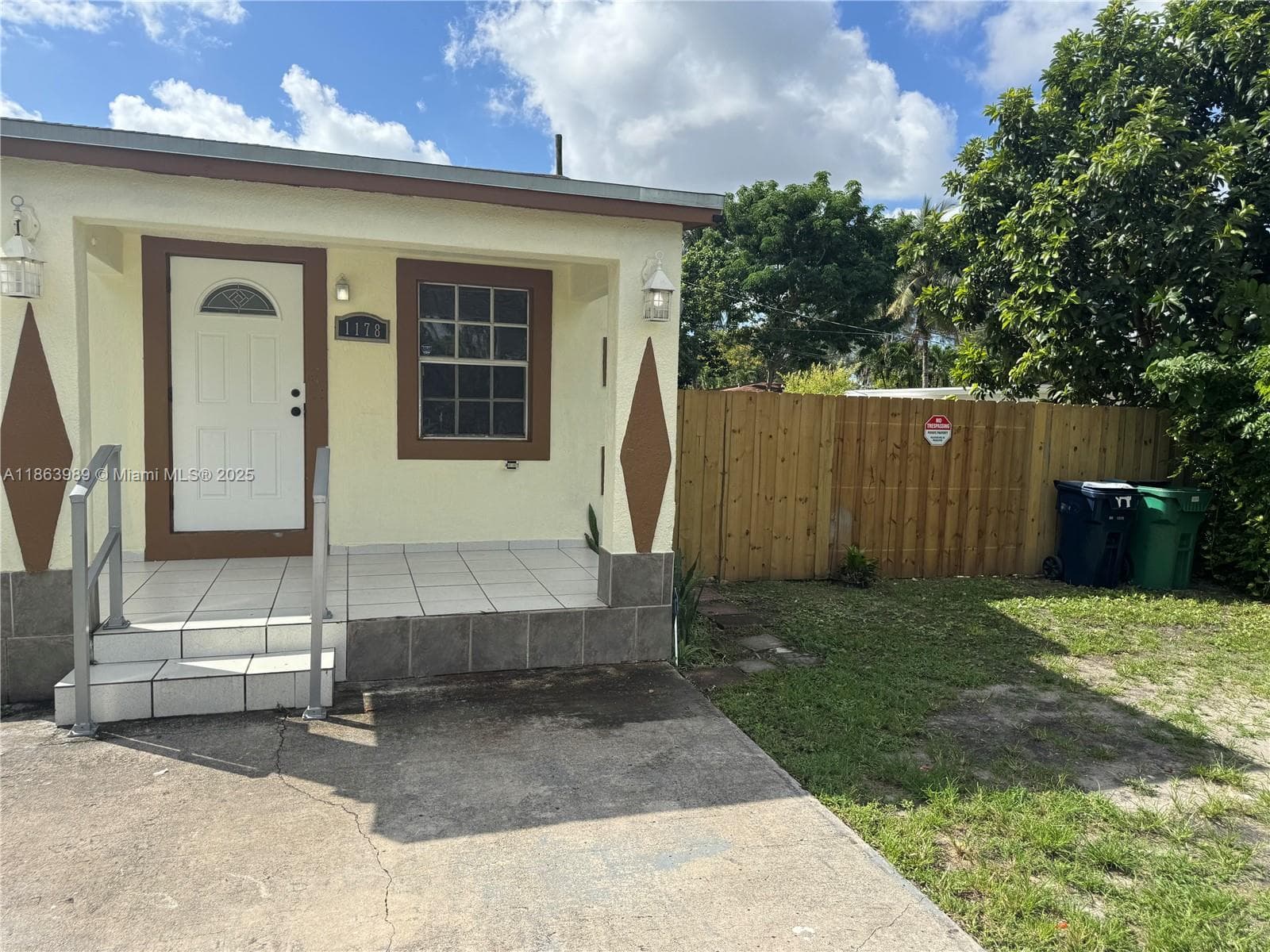 1178 NW 105th Ter, Miami FL 33150 — 3