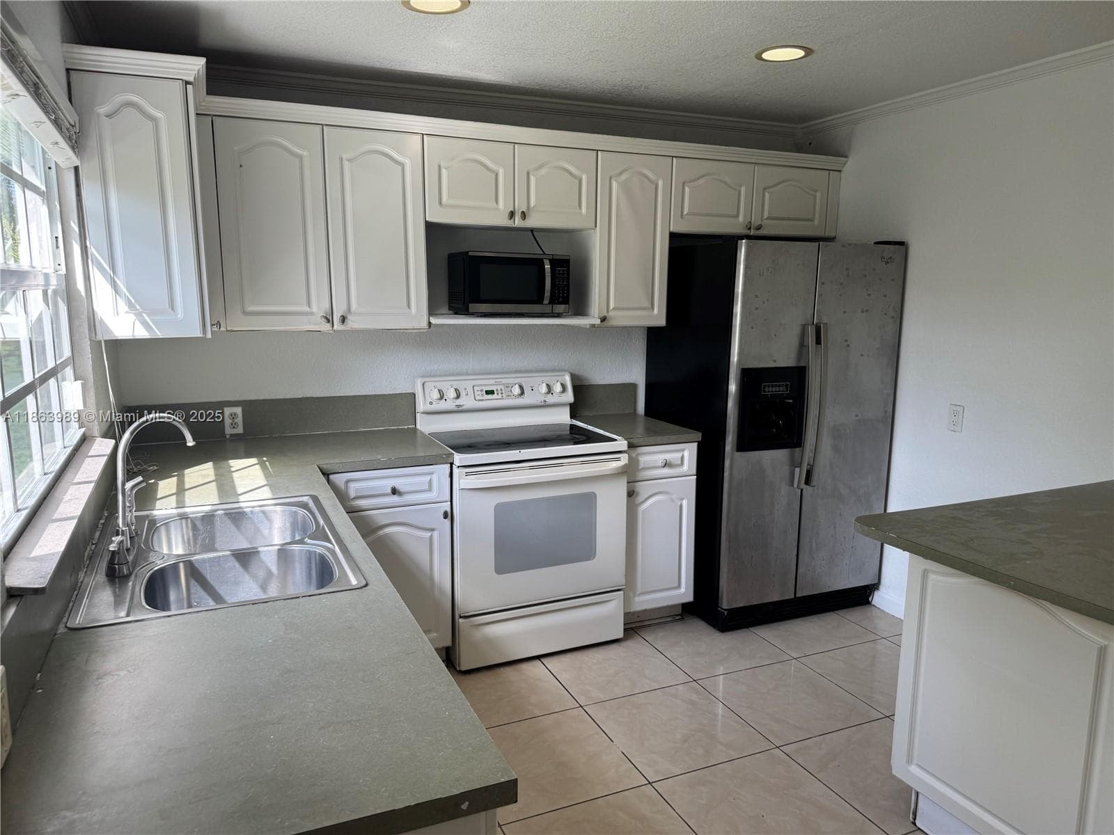 1178 NW 105th Ter, Miami FL 33150 — 10
