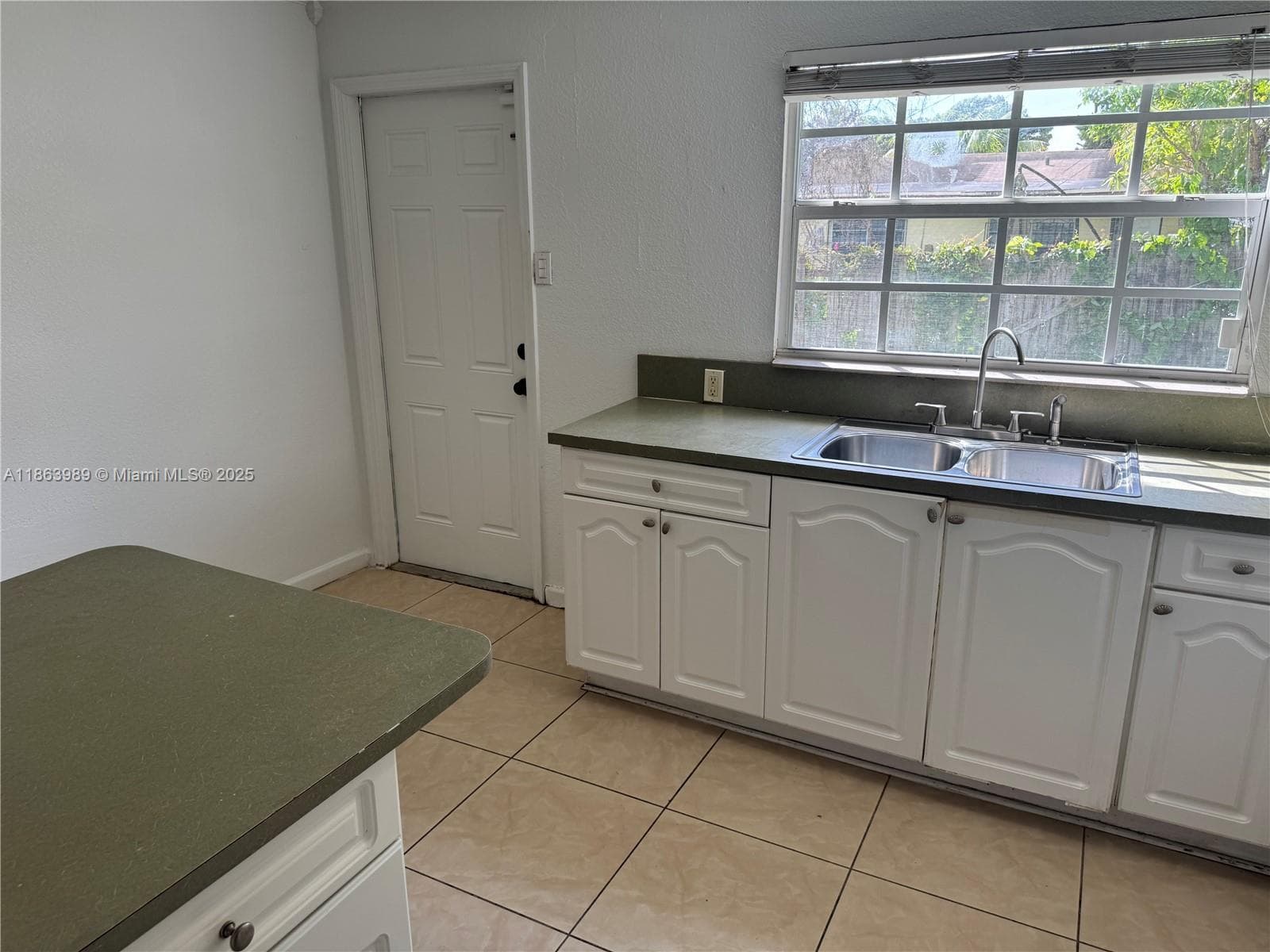 1178 NW 105th Ter, Miami FL 33150 — 11