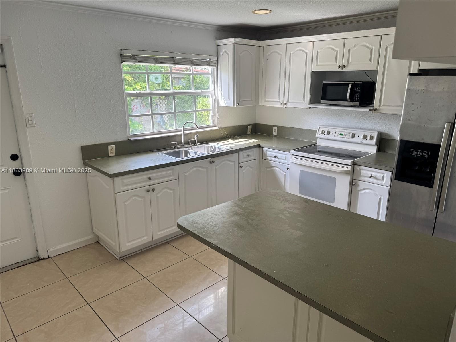 1178 NW 105th Ter, Miami FL 33150 — 8