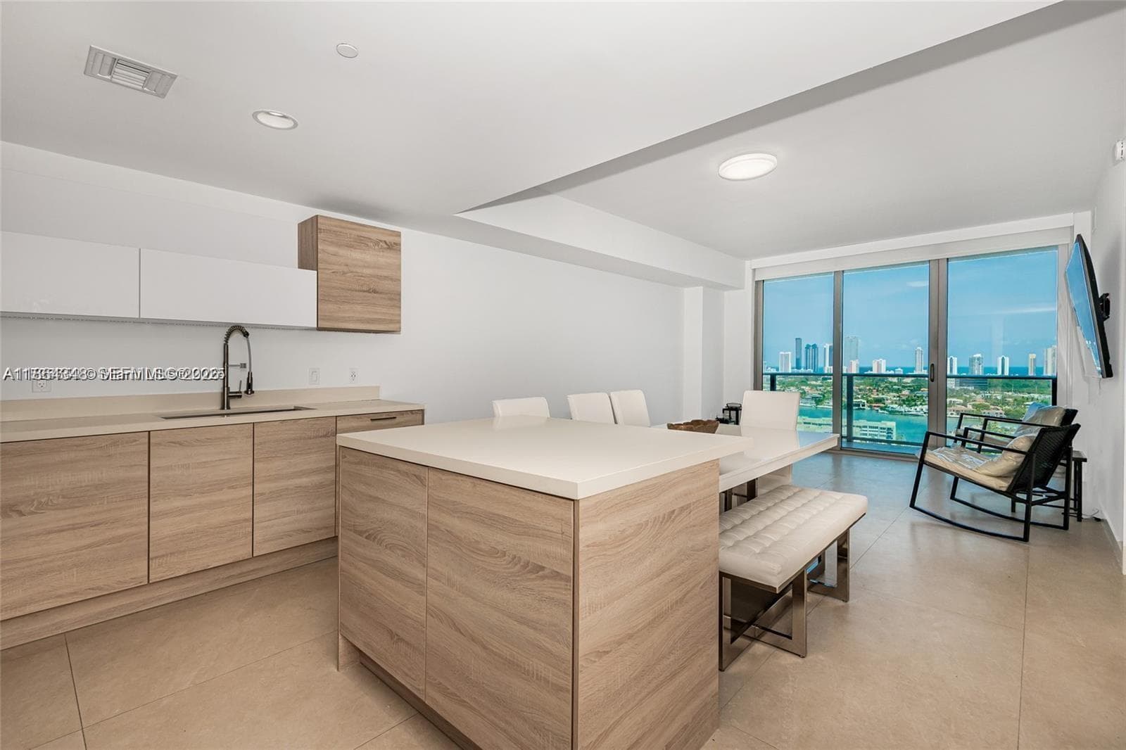 16385 Biscayne Blvd # 2118, North Miami Beach FL 33160 — 17