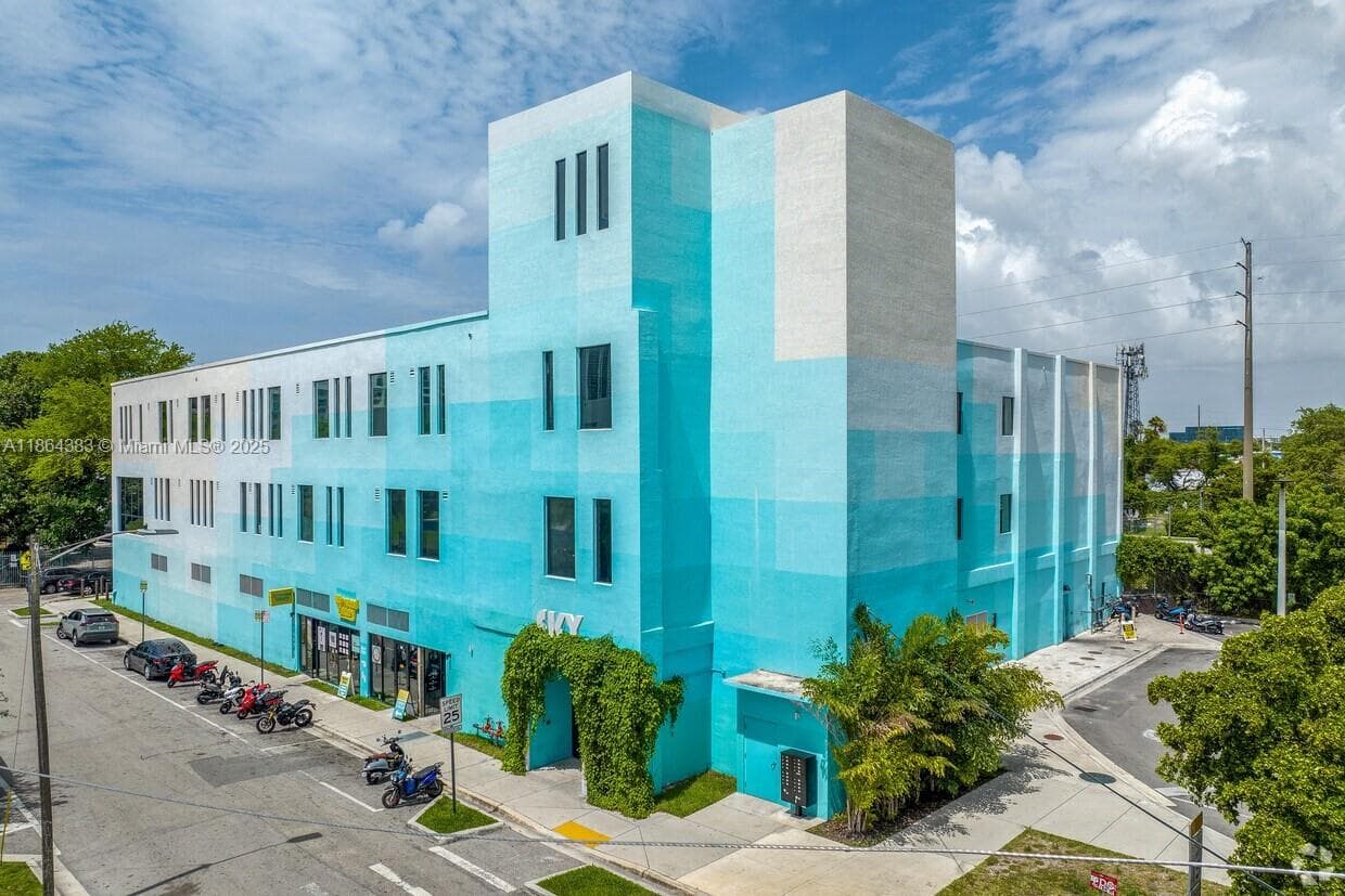1900 NE Miami Ct, Miami FL 33132 — 1