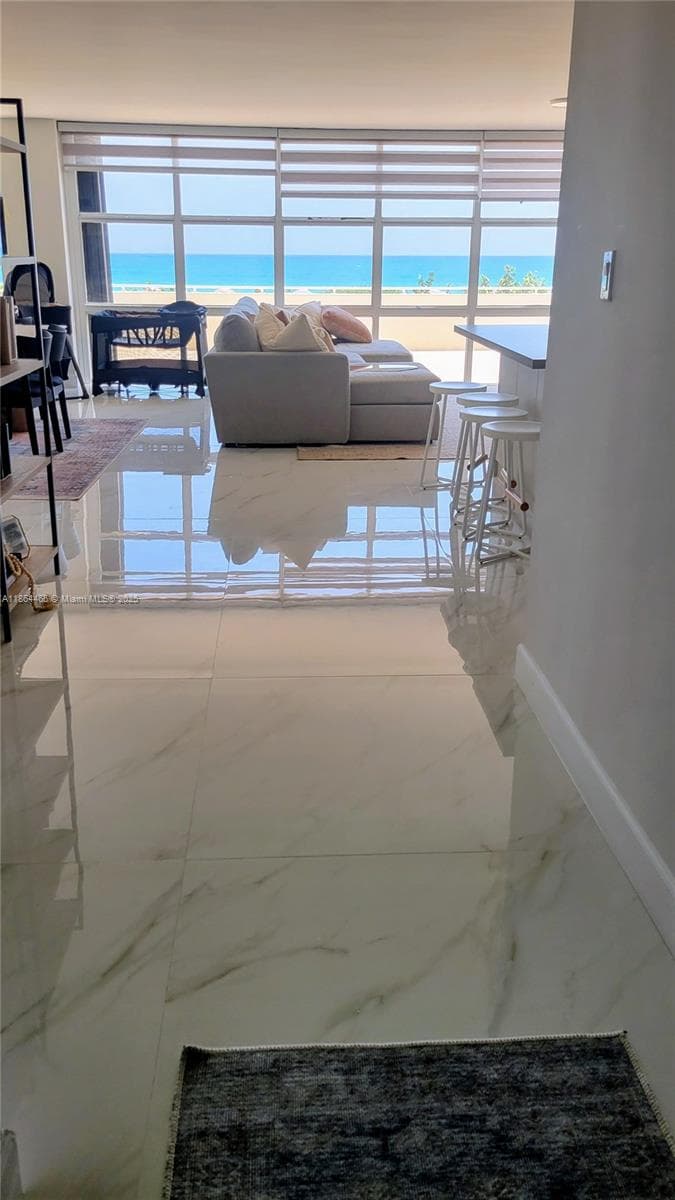 6423 E Collins Ave # 206, Miami Beach FL 33141 — 6