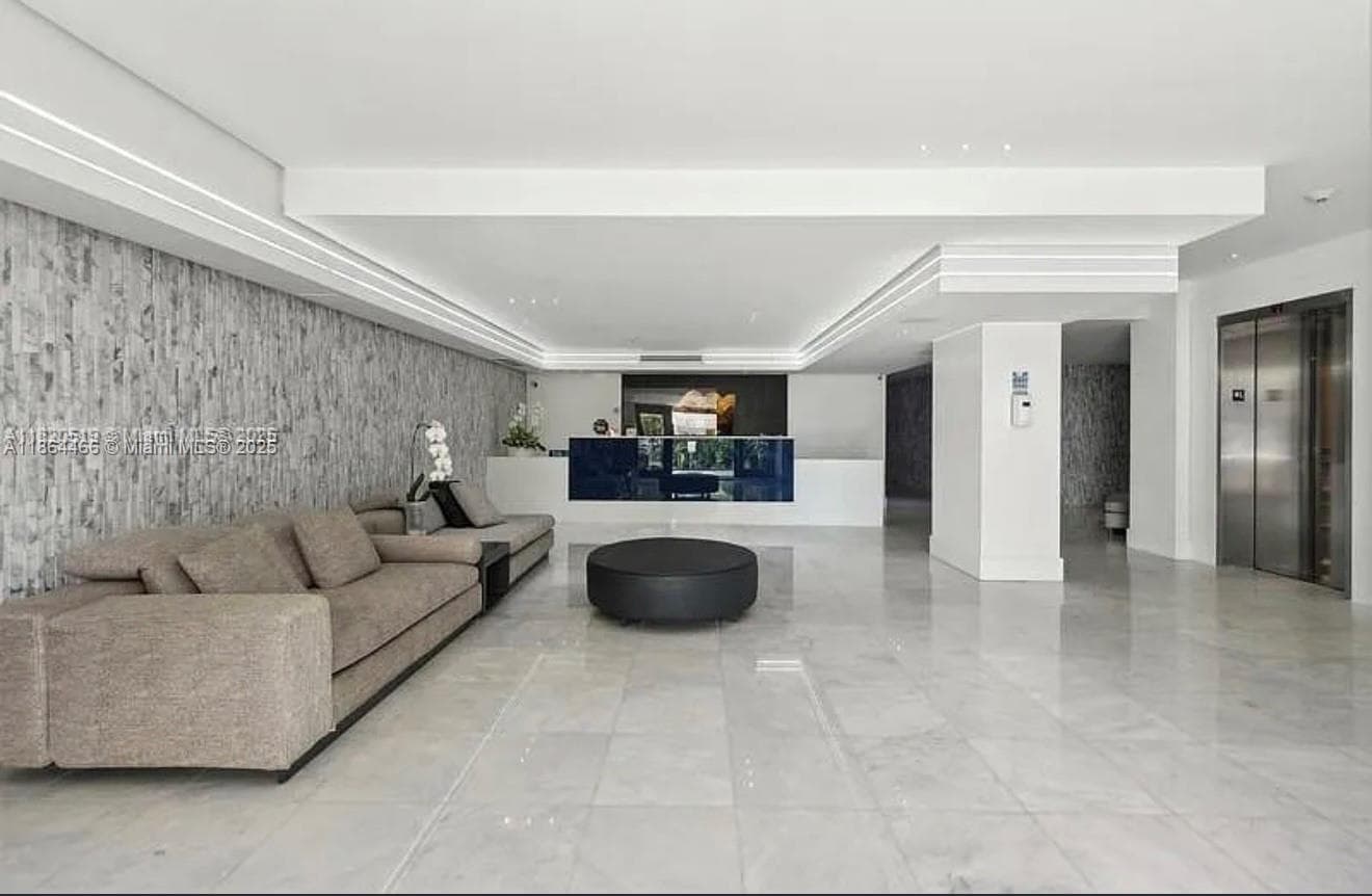 6423 E Collins Ave # 206, Miami Beach FL 33141 — 17