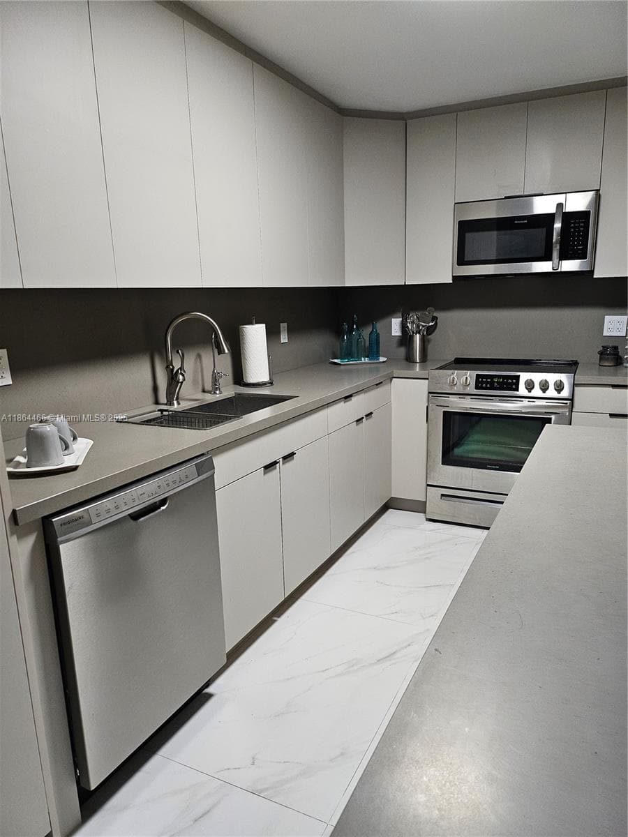 6423 E Collins Ave # 206, Miami Beach FL 33141 — 9
