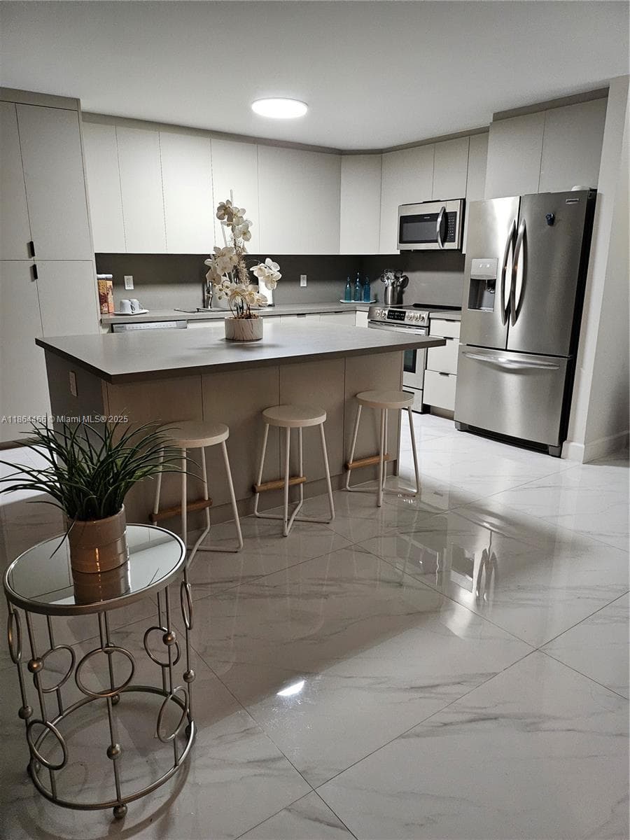 6423 E Collins Ave # 206, Miami Beach FL 33141 — 10