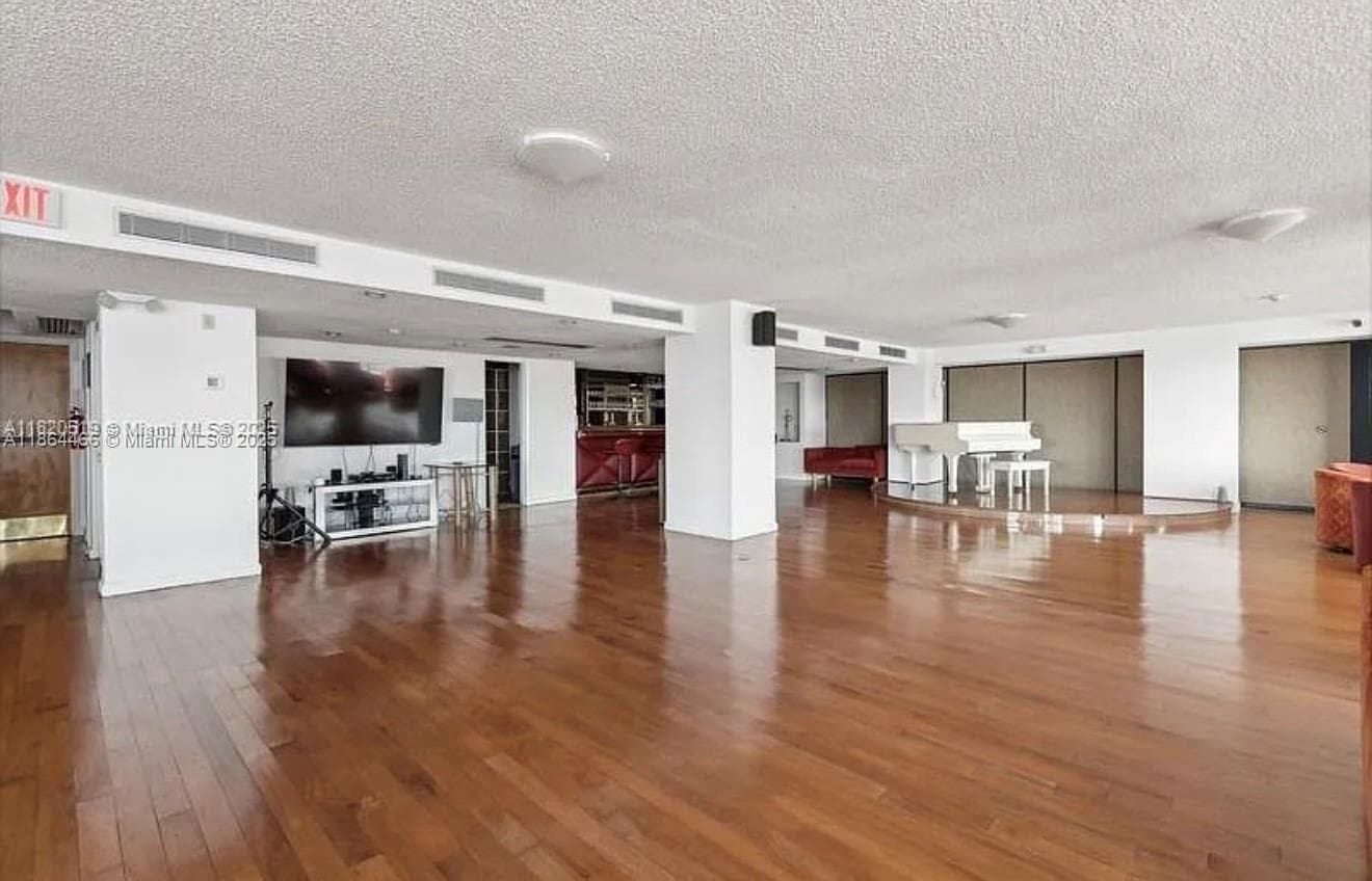 6423 E Collins Ave # 206, Miami Beach FL 33141 — 18
