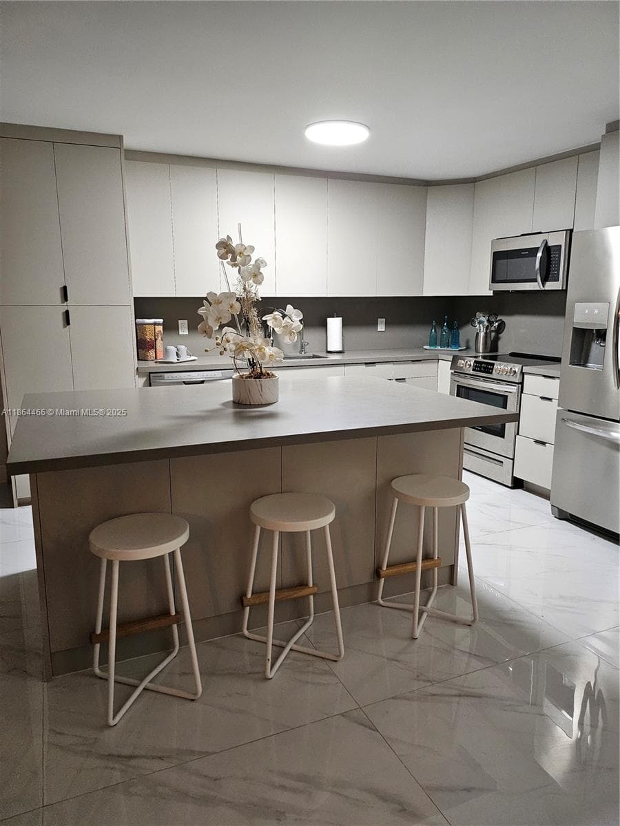 6423 E Collins Ave # 206, Miami Beach FL 33141 — 11