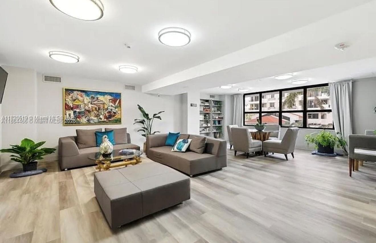 6423 E Collins Ave # 206, Miami Beach FL 33141 — 19